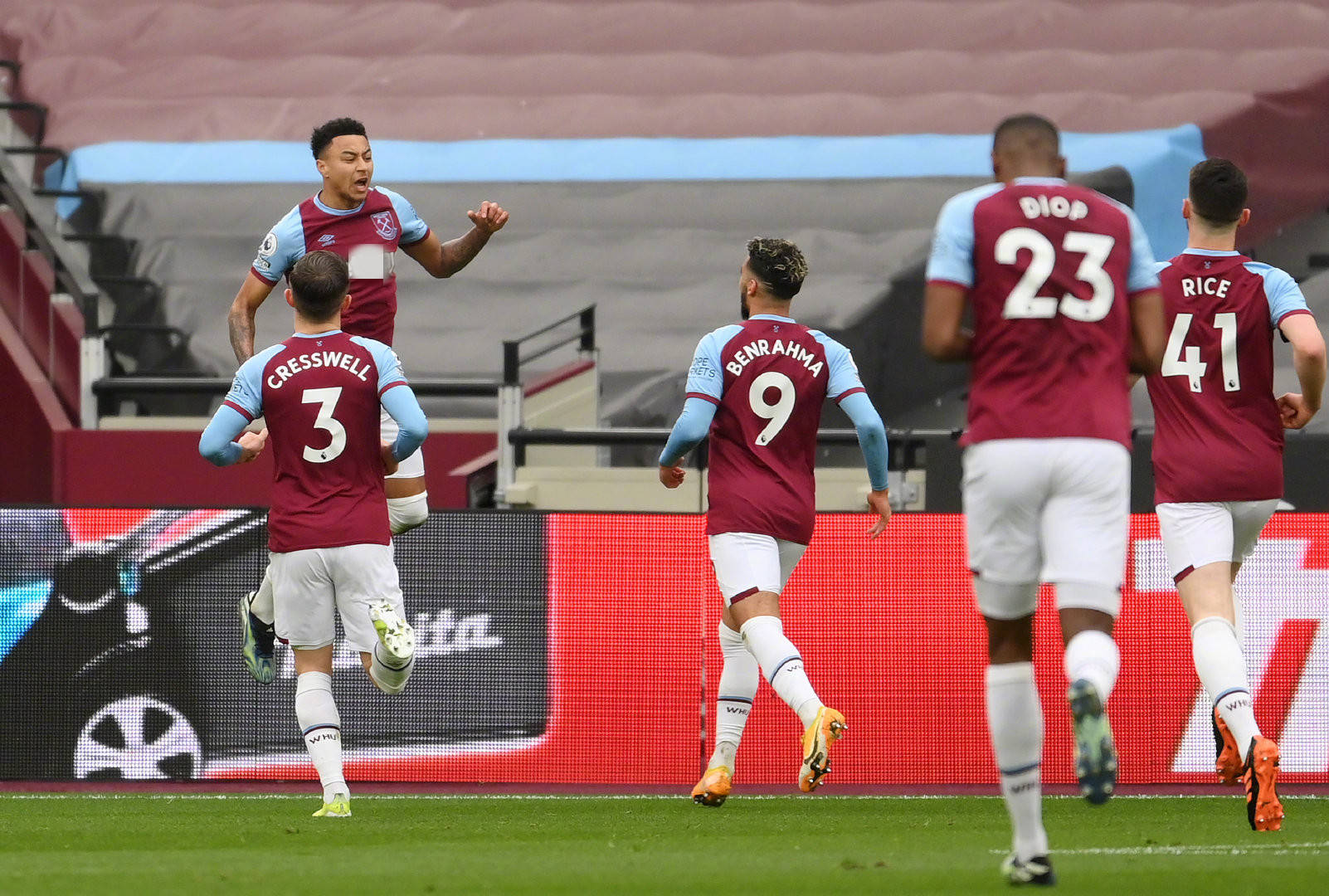 牙男女足都 牙男女足都